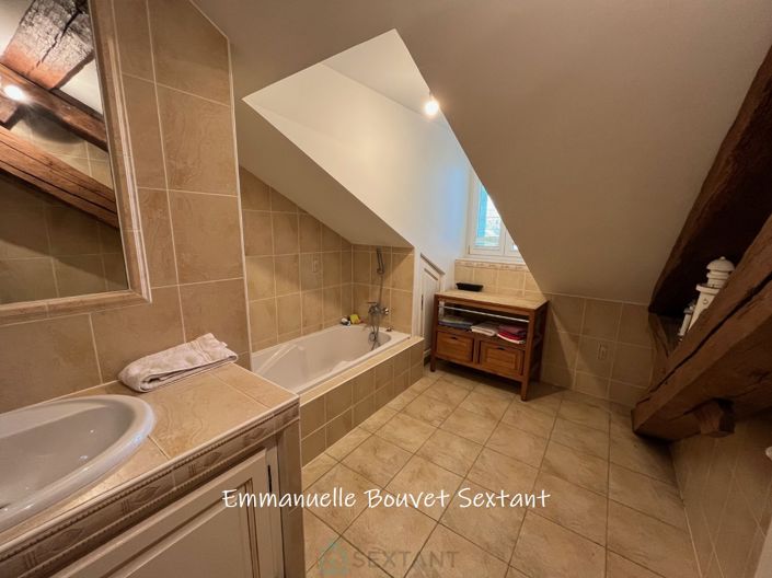 Image No.16-4 Bed Property for sale