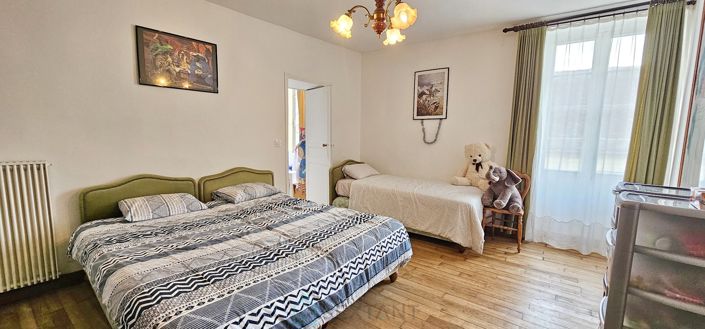 Image No.11-5 Bed House for sale