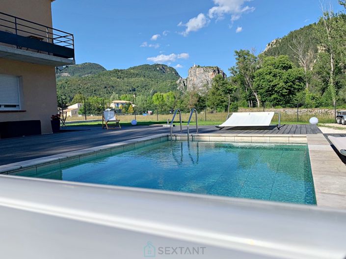 Image No.2-5 Bed Property for sale