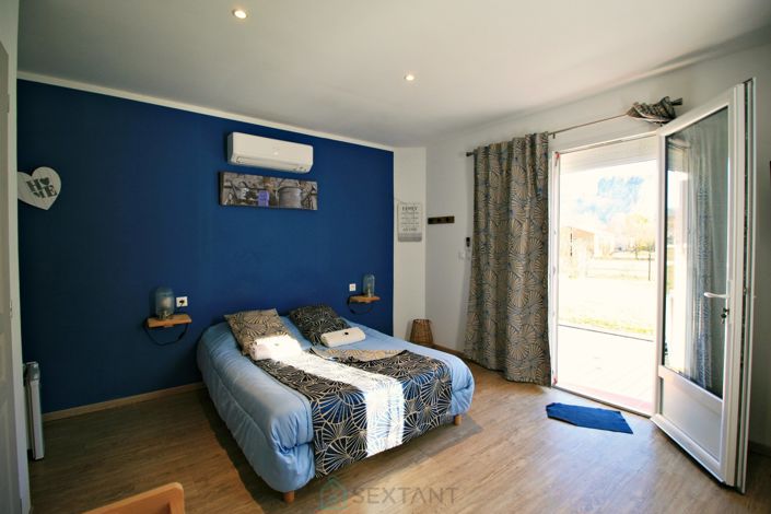 Image No.5-5 Bed Property for sale