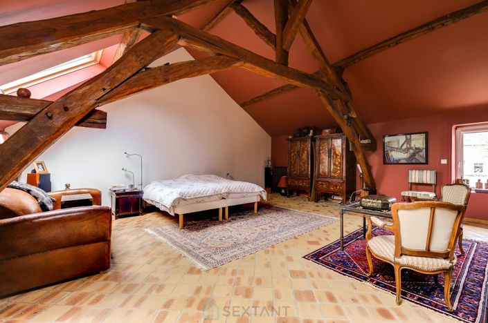 Image No.9-7 Bed Property for sale