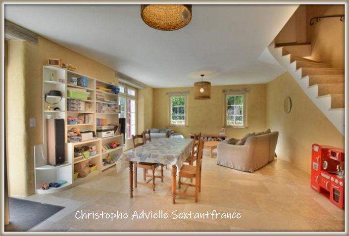 Image No.2-4 Bed House for sale