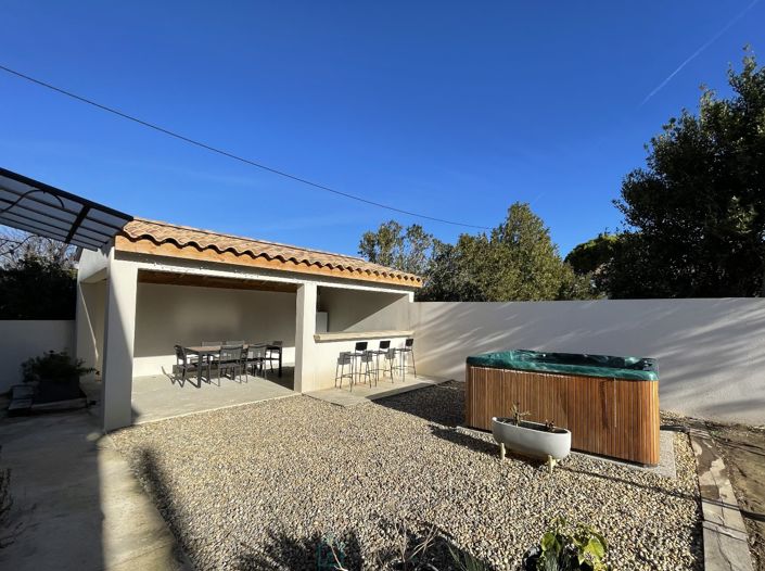Image No.1-4 Bed Property for sale