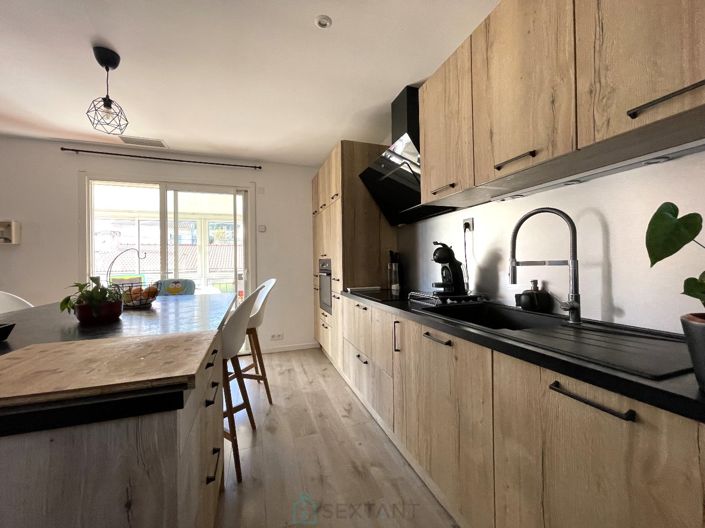 Image No.8-4 Bed Property for sale