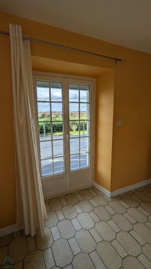 Image No.12-5 Bed Property for sale