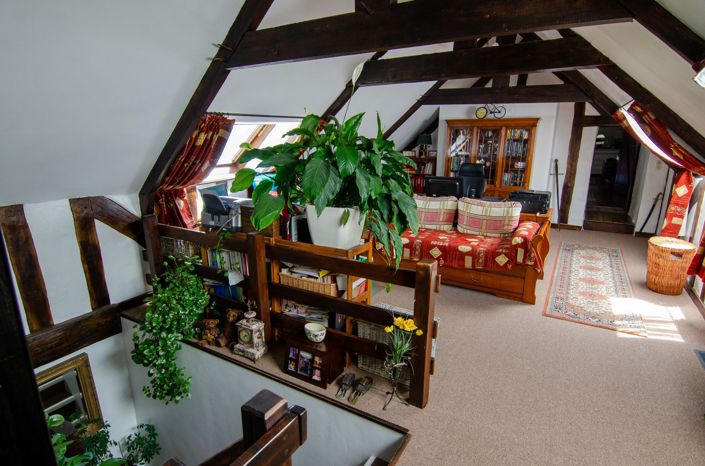 Image No.15-8 Bed Property for sale