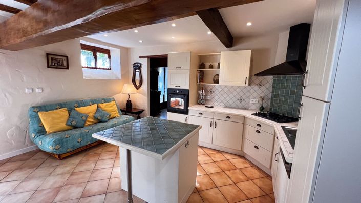 Image No.22-8 Bed Property for sale