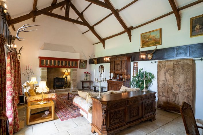 Image No.3-8 Bed Property for sale