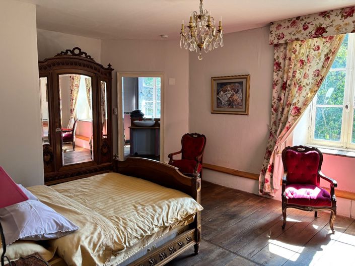 Image No.16-21 Bed Chateaux for sale