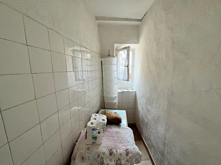 Image No.12-2 Bed Property for sale