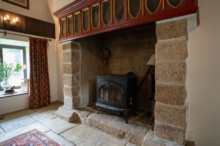 Image No.20-8 Bed Property for sale