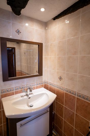 Image No.24-8 Bed Property for sale