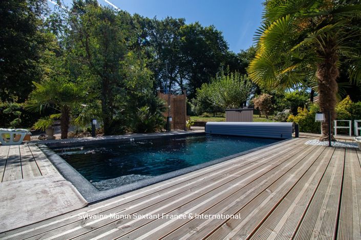 Image No.2-5 Bed Property for sale