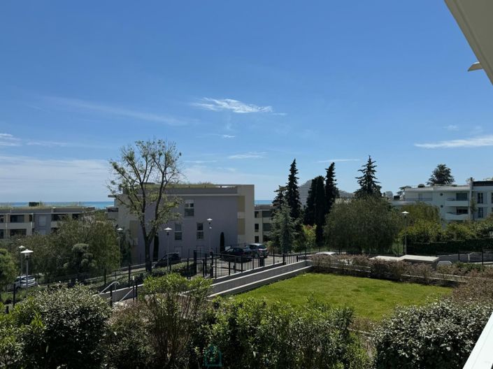 Image No.8-3 Bed Property for sale