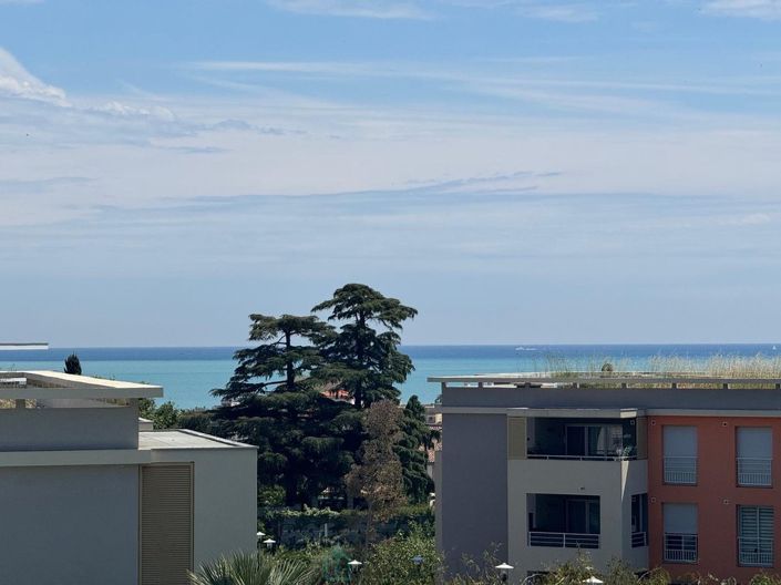 Image No.3-3 Bed Property for sale