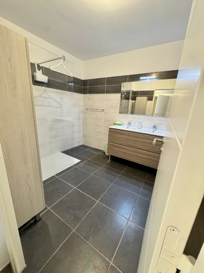 Image No.7-3 Bed Property for sale