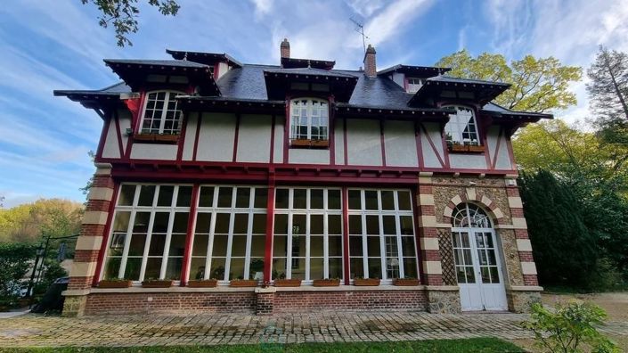 Image No.2-8 Bed Property for sale