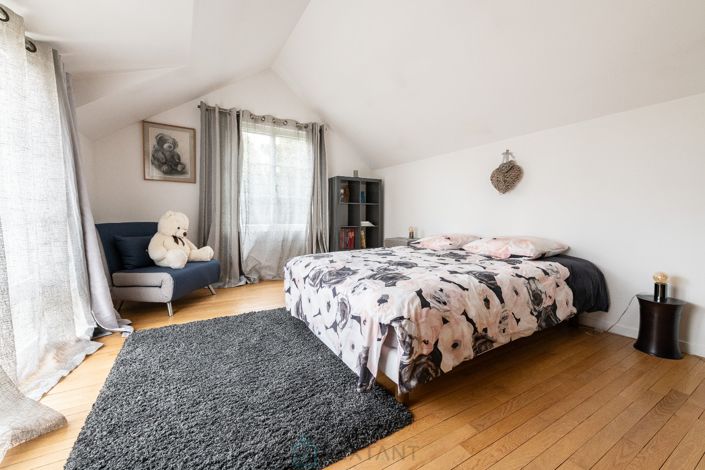 Image No.11-3 Bed Property for sale