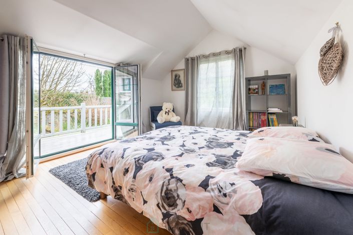 Image No.12-3 Bed Property for sale