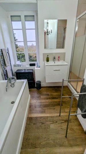 Image No.12-4 Bed Property for sale