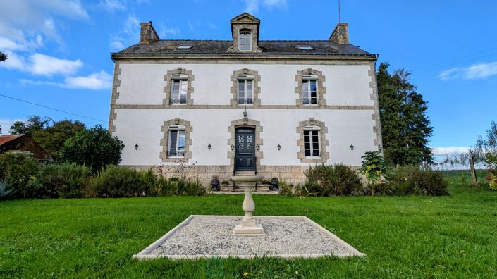 Image No.1-4 Bed Property for sale