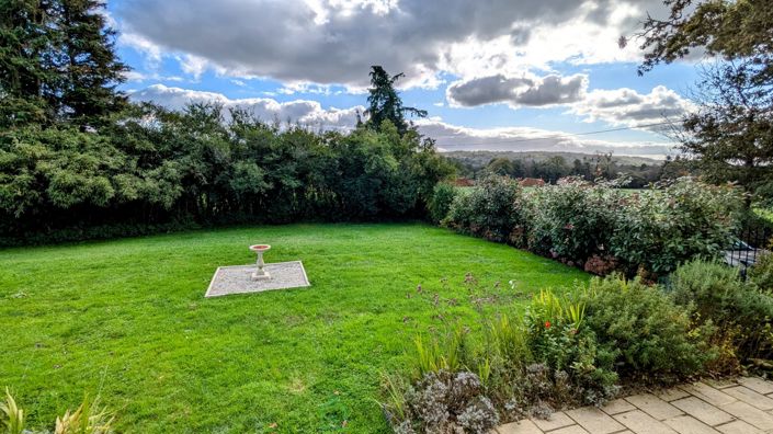 Image No.4-4 Bed Property for sale