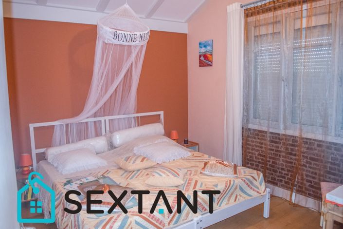 Image No.8-5 Bed House for sale