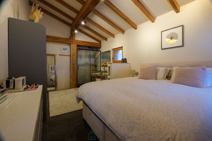 Image No.7-4 Bed Chalet for sale