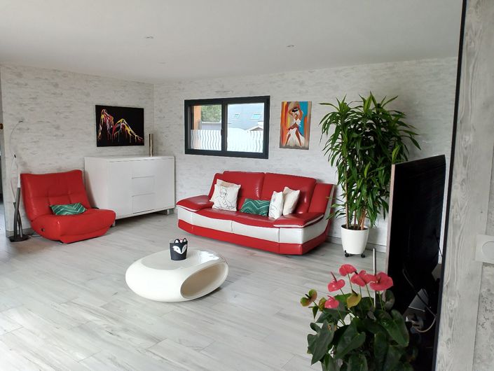 Image No.6-2 Bed House for sale