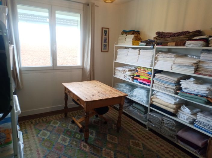 Image No.28-8 Bed Property for sale