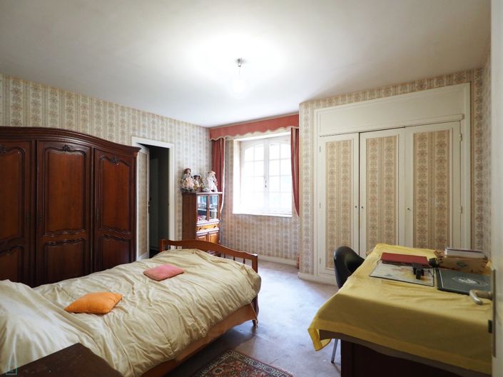 Image No.11-6 Bed Property for sale