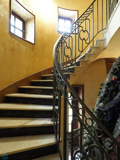 Image No.9-6 Bed Property for sale