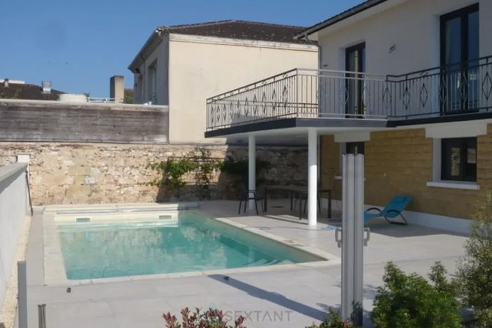 Image No.1-4 Bed Property for sale