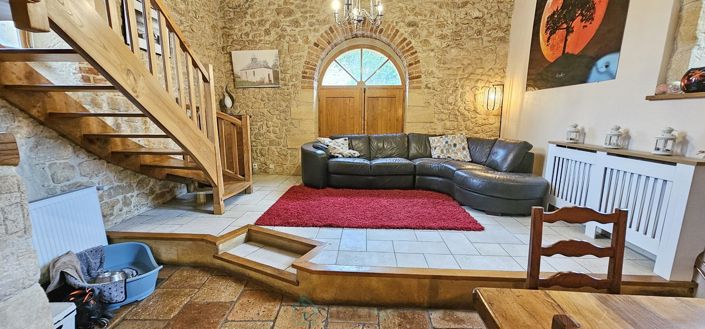 Image No.10-3 Bed House for sale