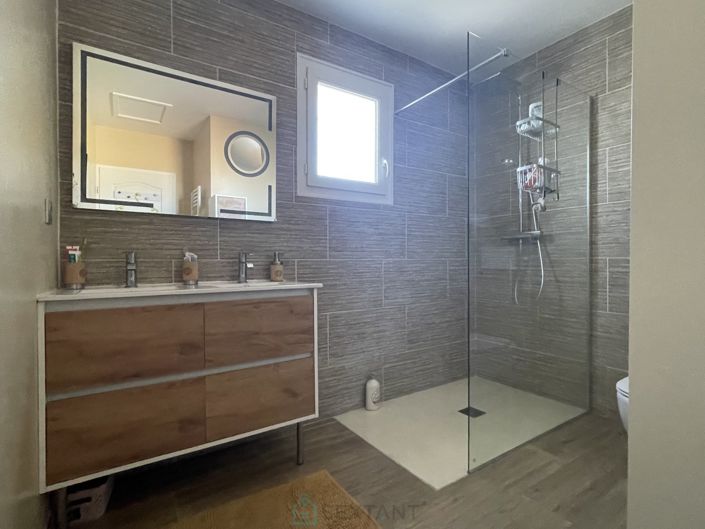 Image No.11-3 Bed House for sale