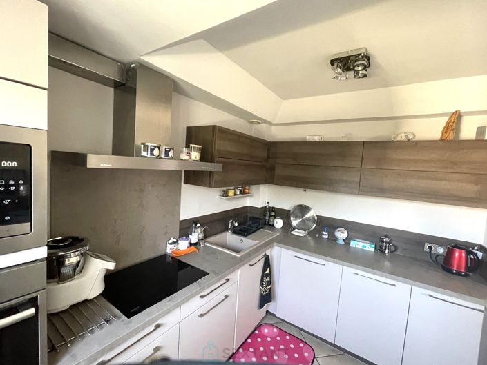 Image No.9-3 Bed House for sale