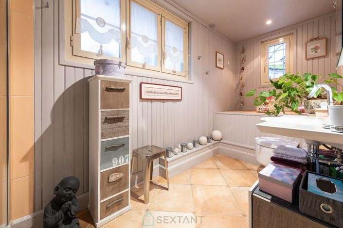 Image No.18-3 Bed Property for sale