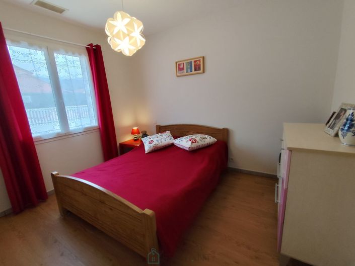 Image No.8-2 Bed House for sale