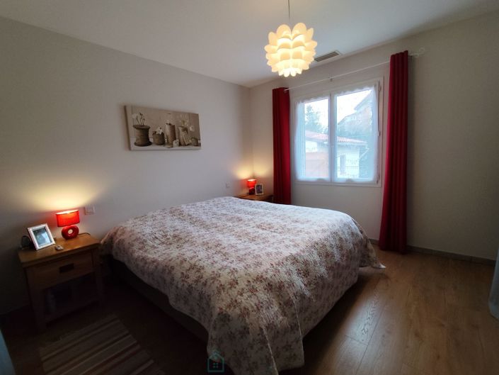 Image No.6-2 Bed House for sale