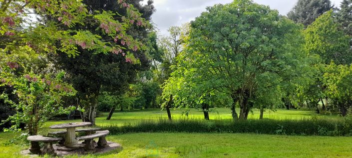 Image No.20-5 Bed Property for sale