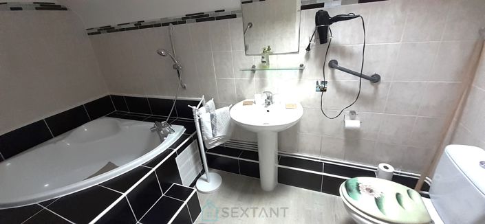 Image No.8-10 Bed Property for sale