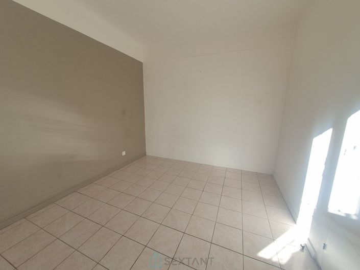 Image No.5-2 Bed House for sale