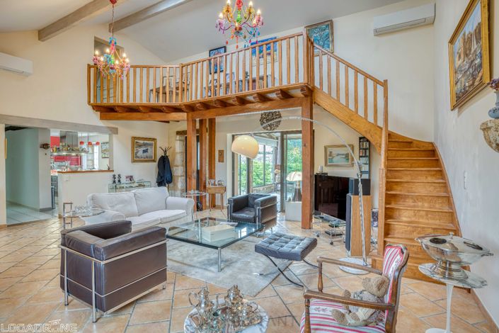 Image No.15-5 Bed Property for sale