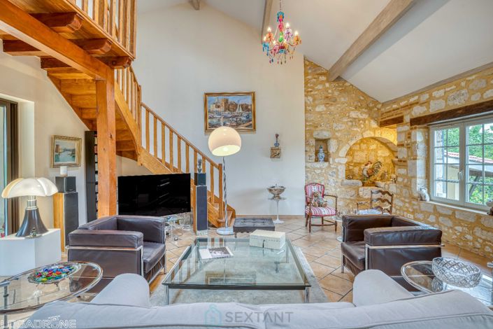 Image No.2-5 Bed Property for sale