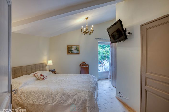 Image No.6-5 Bed Property for sale