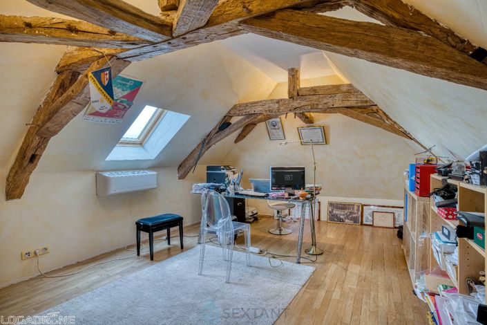 Image No.9-5 Bed Property for sale