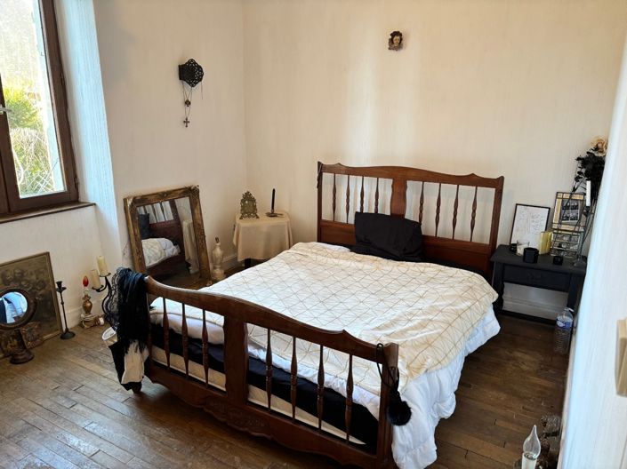 Image No.5-3 Bed Property for sale