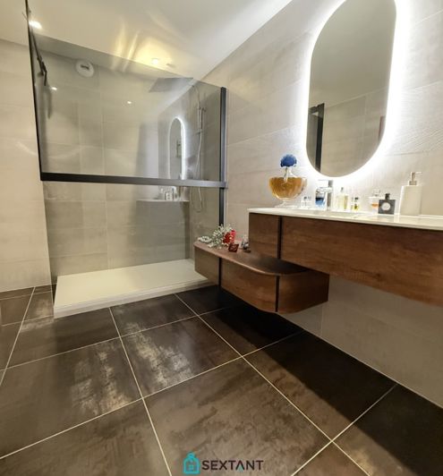 Image No.12-4 Bed Property for sale