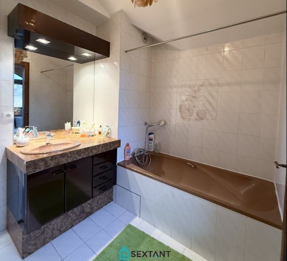 Image No.15-4 Bed Property for sale