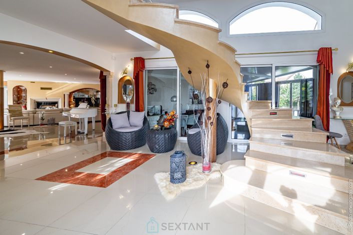 Image No.7-10 Bed Villa for sale